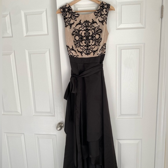 Dresses & Skirts - Elegant formal dress.